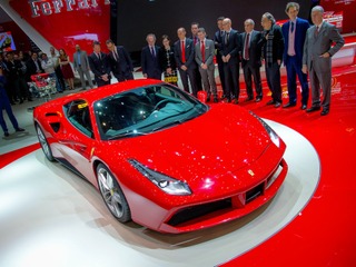 フェラーリ 488 、パフォーマンスエンジン2016に輝く 画像