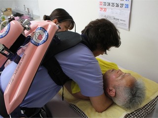 圧縮空気による人工筋肉「パワードスーツが高齢化社会を支える 画像