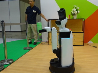 【福祉機器展16】トヨタ、生活支援ロボの HSR を実演 画像