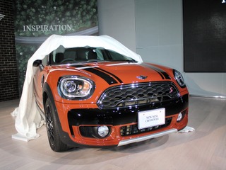 【MINI クロスオーバー 新型】サイズアップや質感向上によりBからCセグメントへ 画像