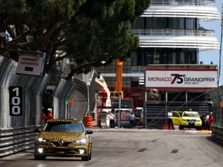 ルノー メガーヌRS 次期型、F1のヒュルケンベルグ選手が試乗…さて、評価は? 画像