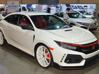 【SEMA 2017】ホンダ シビックタイプR 新型に「レッドカーボン」…純正カーボン製パーツ登場 画像