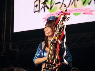 日本レースクイーン大賞、2017年度グランプリは阿久津真央さん…東京オートサロン2018で授賞式 画像