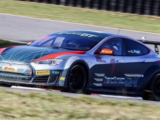 テスラ モデルS でEVレース実現へ、パワーは778hp…FIAが承認 画像