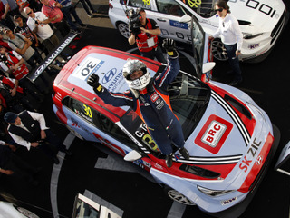 【WTCR】ツーリングカーの新最高峰シリーズが開幕…初戦は3レース中2レースをヒュンダイの56歳タルクィーニが制す 画像