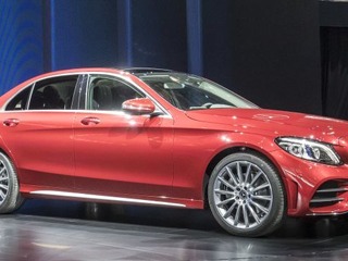 メルセデスベンツ CクラスLセダンにフルデジタルコクピットを設定…北京モーターショー2018 画像