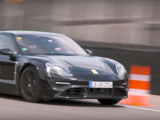 ポルシェのEVスポーツ『ミッションE』、最新プロトタイプのイメージ公開 2019年生産開始予定 画像