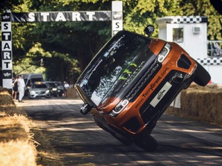 レンジローバースポーツ SVR、片輪走行のギネス記録…グッドウッド2018ヒルクライム 画像