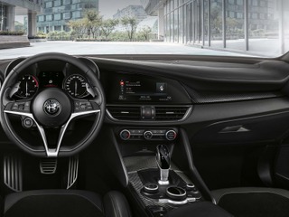 アルファロメオ ジュリア と ステルヴィオ、最新「アルファコネクト」採用…欧州2019年型 画像