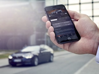 BMWがデジタルキー、スマホでエンジン始動… 8シリーズ と X5 新型に設定へ 画像