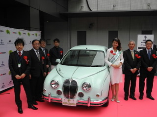 スギ由来の新素材からつくった世界初の自動車部品、ミツオカ車で搭載試験 画像