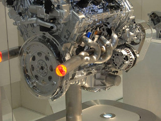 日産「VQ」が10ベストエンジン受賞 14年連続 画像