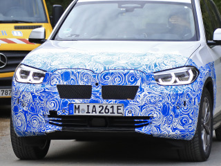 BMWの新EVシリーズ第一弾「iX3」を鮮明に捉えた…スクープ 画像