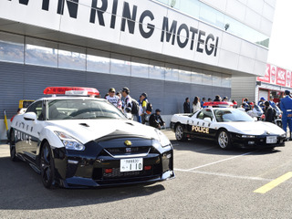 GT-R vs NSX、スーパーカーパトカーがサーキットで競演…SUPER GT 最終戦 画像