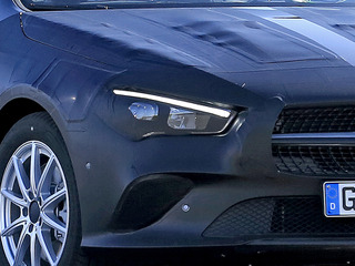 最終デザイン丸見え…メルセデスベンツ CLA 新型が、ここまで脱いだ! 画像