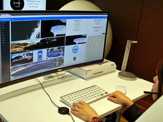 遠く離れた場所で自動運転車を監視する 損保ジャパン日本興亜が実証実験を公開 画像