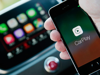 【アバルト 595 コンペティツィオーネ 試乗】ついにアバルト595にCarPlayが搭載 これからの時代を牽引するのはオシャレで賢いアウトローな1台 高山正寛 画像