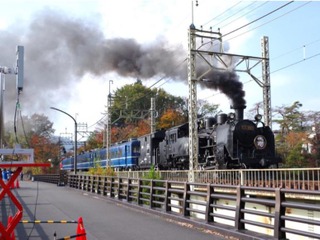 走行するSLの8K映像を車内にリアルタイム配信…東武の『SL大樹』で5Gによる映像伝送試験 画像
