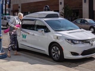 グーグルのウェイモ、無人の自動運転タクシーを運用開始…アプリで呼び出す 画像
