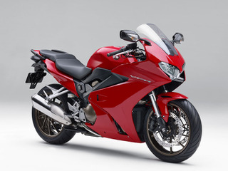 ホンダ VFR800F、燃料蒸発ガス抑止装置不具合でリコール 火災のおそれ 画像