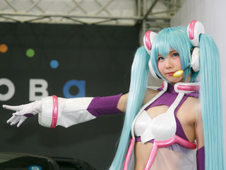 コスプレイヤーえなこ、シースルー初音ミク衣装でホンダ S660 とコラボ…東京オートサロン2019 画像