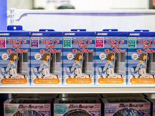 ミニバンがより使いやすく!レイブリックが電動スライドドアを足で開閉できるセンサー発売…東京オートサロン2019 画像