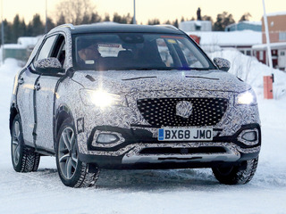 マツダ系?アウディ系? 豪雪を走る謎のSUVプロトタイプの正体は 画像
