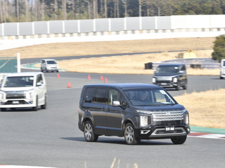 【三菱 デリカD:5 新型】一般向け試乗会が開催、サーキットでいち早くドライブした感想は? 画像
