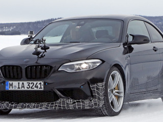 BMW M2 に最速の「CS/CSL」設定へ…雪上で実車をスクープ 画像