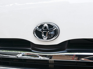 データシステム、エンブレムフロントカメラキット発売へ まずはハイエース / オデッセイ用 画像