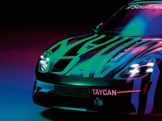 ポルシェ タイカン、最新プロトタイプの画像を公開 実車は9月に発表へ 画像