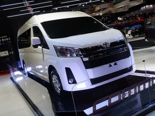 これは長い! トヨタ ハイエース 新型を見た…バンコクモーターショー2019 画像