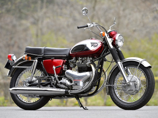 右足でギアチェンジ!? カワサキビッグバイクの元祖「W1」に試乗して再認識した“魂”と進化 画像