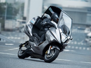 ADIVA、開閉式ルーフ付きEVスクーター「AD-4」を限定発売 画像