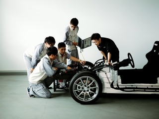 GLM×ユニバンス、2段変速搭載の4WD EV試験車両初公開へ…人とくるまのテクノロジー2019名古屋 画像