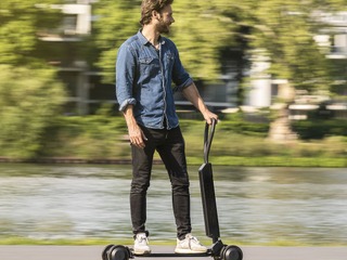 アウディの電動キックボード…ラストワンマイルの移動手段 画像