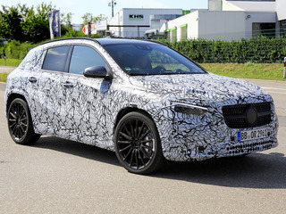 世界最強の4気筒も…メルセデスAMG GLA「35」&「45」開発車両を徹底比較! 画像