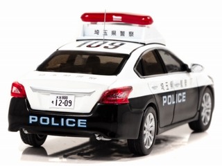 マニアックな2灯仕様の ティアナ 捜査車両など、1/43スケールで発売 画像
