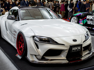 HKSが大迫力ワイドボディの GRスープラ を展示、ドリフト車両も…東京オートサロン2020 画像