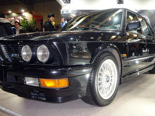 BBSが50年の歴史を新旧BMW M5で比較、名作RSと新作RE-V7も…東京オートサロン2020 画像