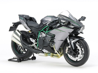 タミヤ、「カワサキ Ninja H2 CARBON」1/12スケールモデル発売へ 画像
