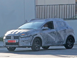 日本にも欲しい!? 日産 ジューク 新型の兄弟をルーマニアで目撃 画像