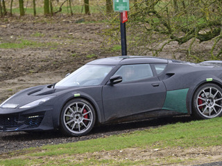 ロータス エスプリ ついに復活か…トヨタ製V6ハイブリッド搭載?プロトタイプを撮影 画像
