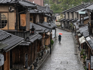 新型コロナ倒産が100件超…宿泊業が突出、外出自粛とインバウンド消失で 画像