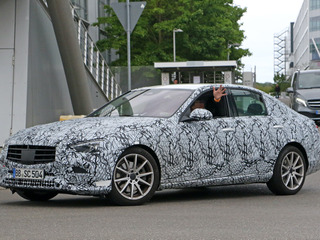 メルセデスベンツ Cクラスセダン 次期型、最新プロトタイプをキャッチ 画像