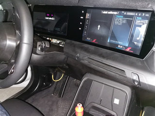 巨大な湾曲スクリーンを激写!BMW 2シリーズ アクティブツアラー 新型 画像