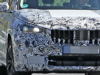 BMW X1 次期型が公道テスト開始!大グリル装備し2022年デビューへ 画像