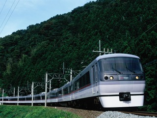 新旧『レッドアロー』が並ぶ日も近い…元西武10000系が富山地鉄に入線 画像