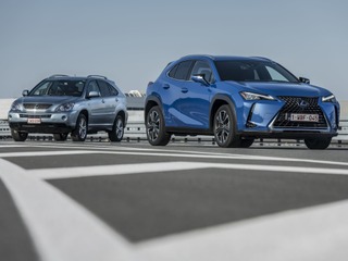 レクサス UXハイブリッド、ブランド最初のHVと比較対決…15年の進化は? 画像