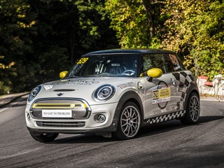 MINI『クーパーSE』、モータースポーツデビュー…EVレーサー開発プロジェクトの一環 画像
